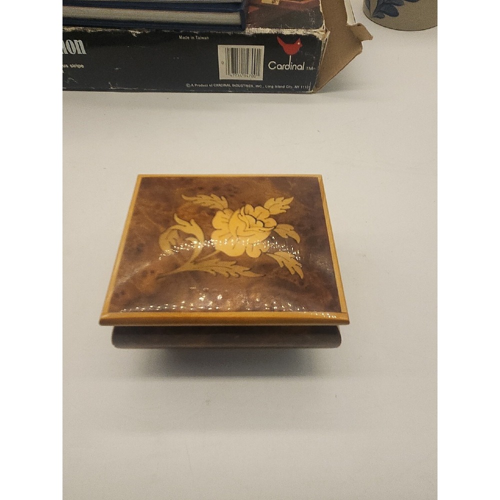 VINTAGE ‎ Music Box Swiss Musical Movement Memory Song 5x5in Great Condition